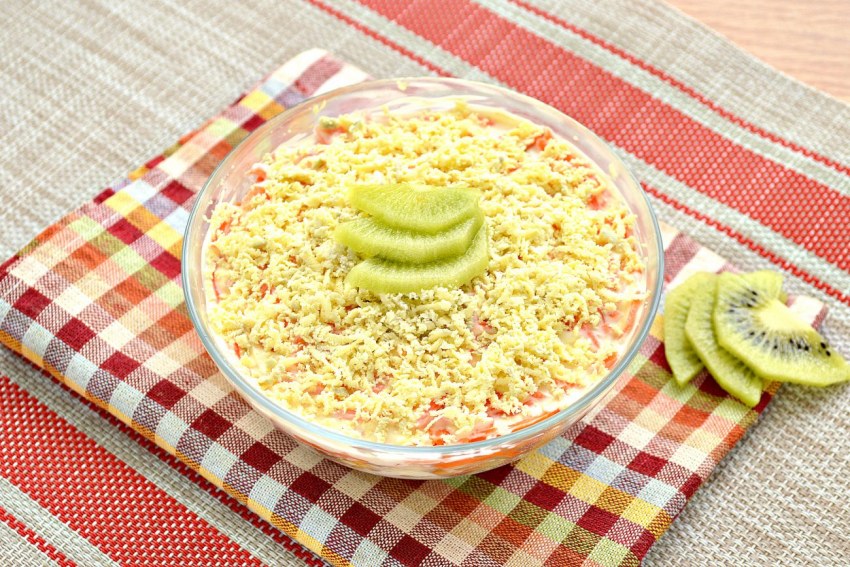 Салат с киви и корейской морковкой