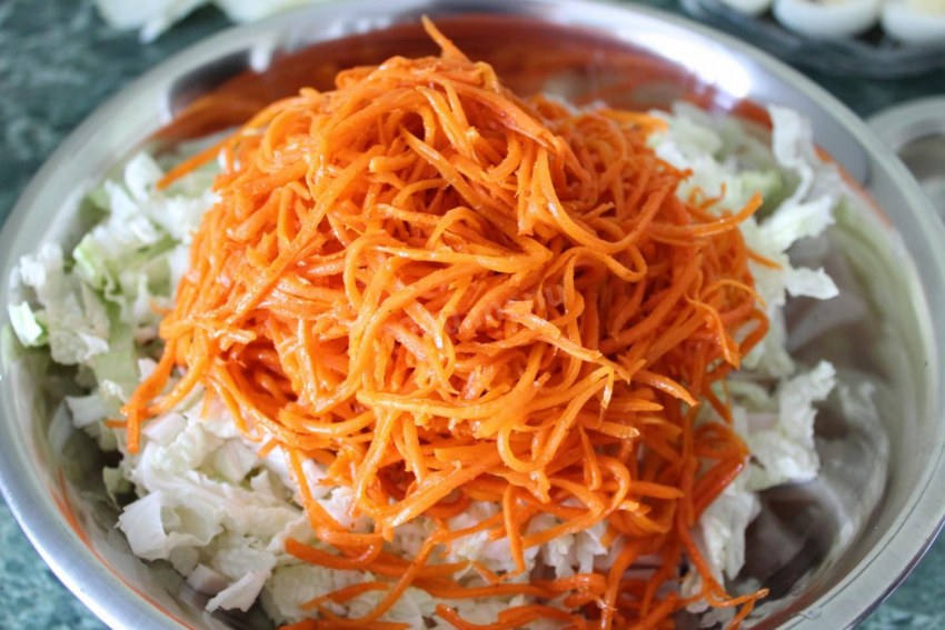 Новогодний салат с курицей и киви корейская морковь