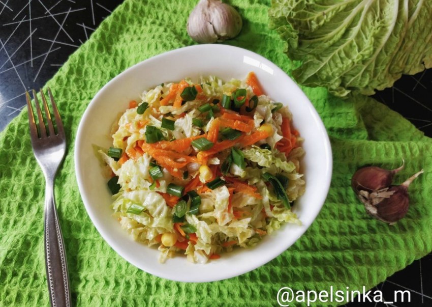 Салат с савойской капустой ветчиной и огурцом свежим