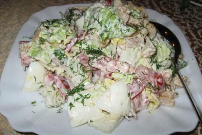 Салат с пекинской капустой и кукурузой