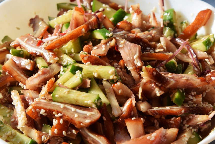 Салат с говядиной и пекинской капустой