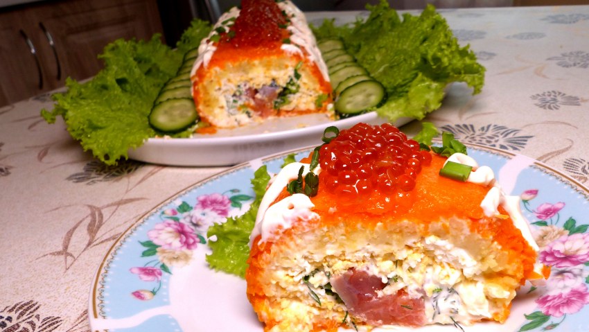 Салат Царский с красной икрой и семгой