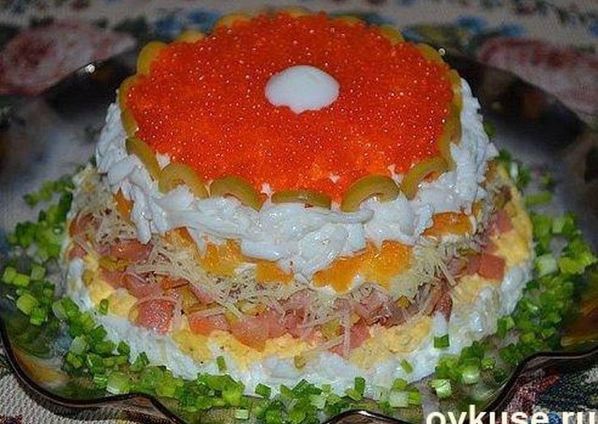 Салат Царский с красной икрой и семгой