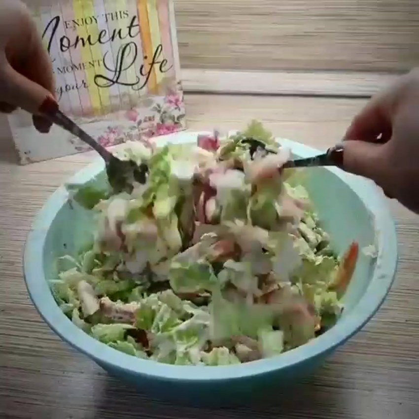 Салат из пекинской капусты с огурцом и кукурузой