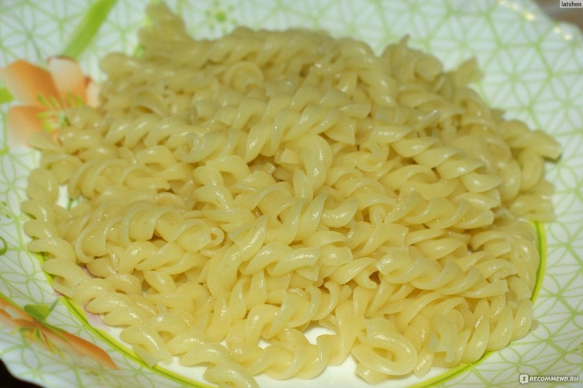 Макароны спиральки с тушенкой