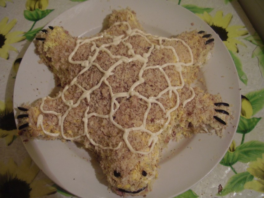 Салат черепаха с грецкими орехами