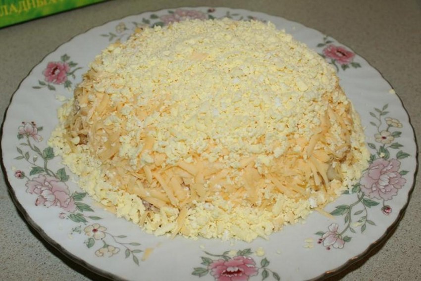 Салат с грецкими орехами и курицей