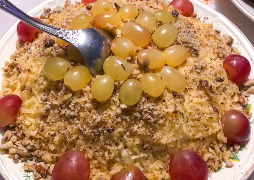 Салат черепаха с курицей с грецкими орехами и черносливом