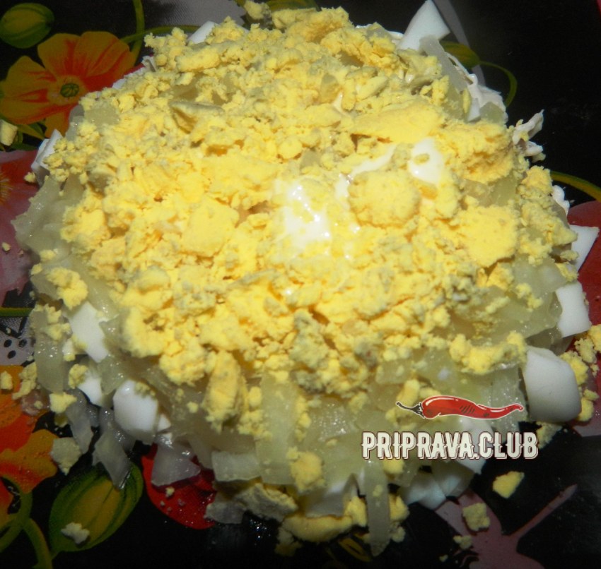 Черепаха салат с изюмом орехами