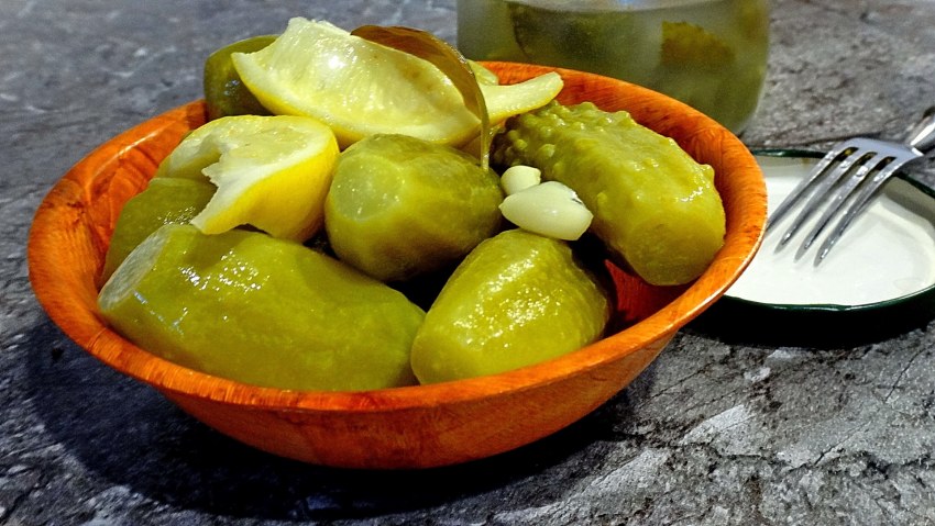 Маринованные огурцы с лимоном