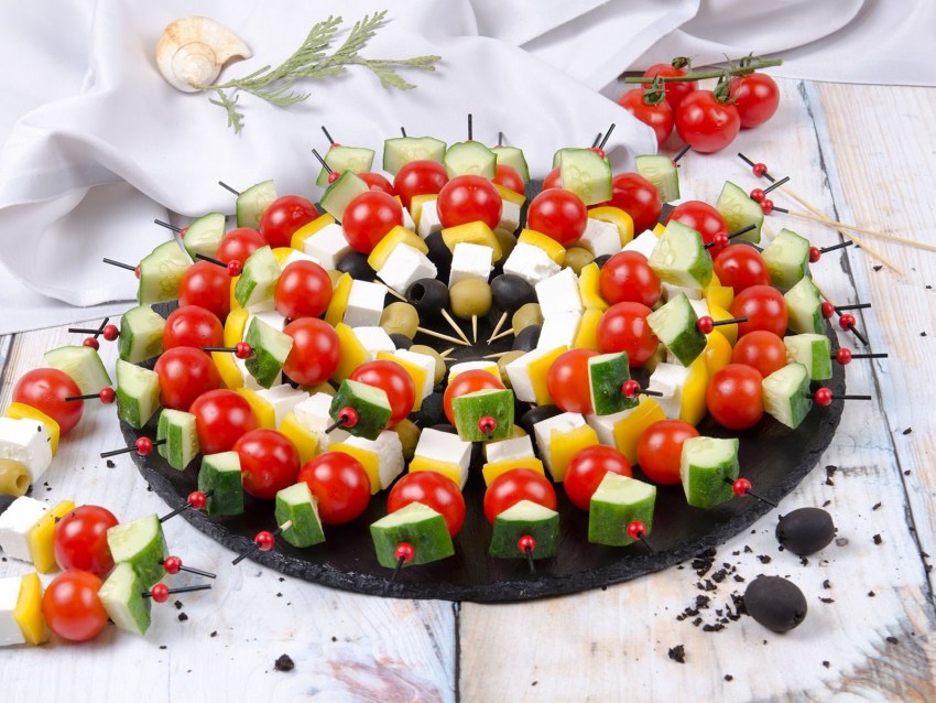 Канапе маслины сыр черри