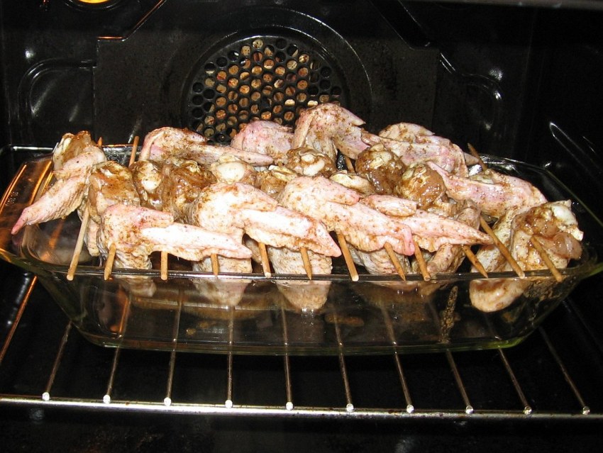 Куриные Крылья в ряд
