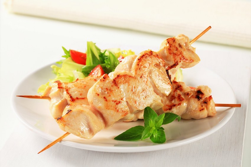 Шашлык из куриной грудки в духовке на шпажках