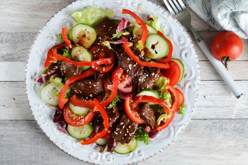 Овощной салат с кунжутом