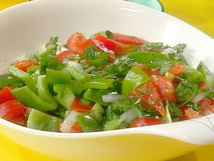 Салат из огурцов и зеленого перца