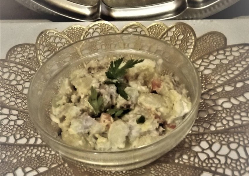 Салат с сельдью, яйцом и луком