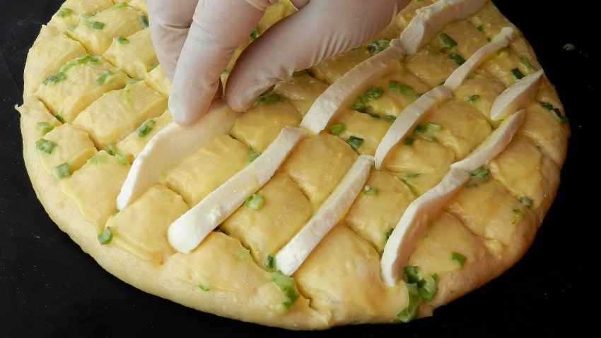 Лепешка сырная с чесноком