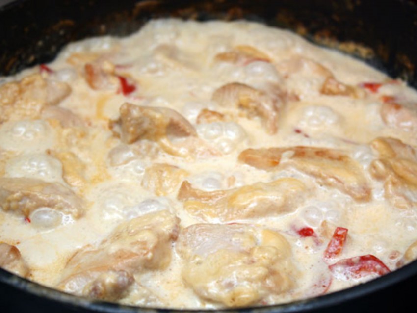Филе грудки курицы в сливочном соусе