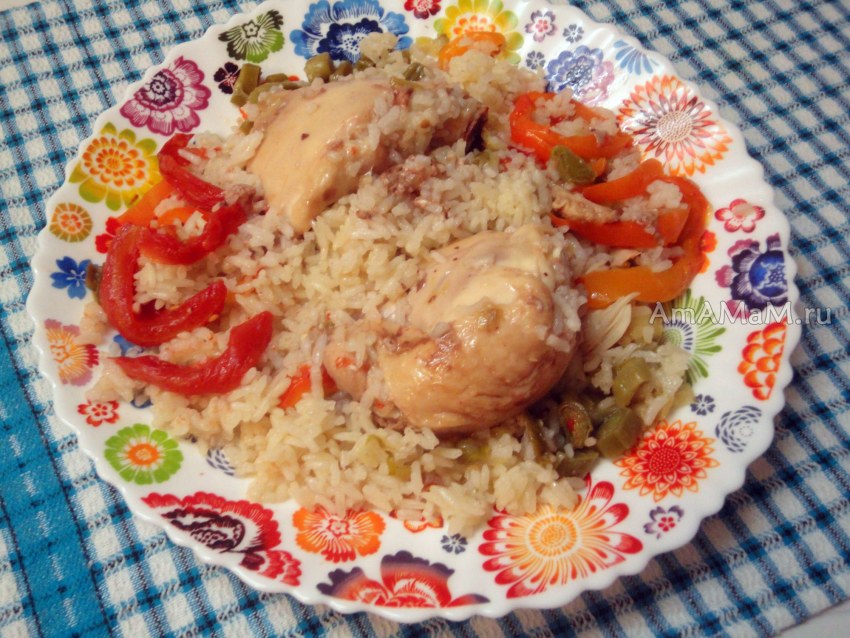 Тушеная курица с рисом в сковороде