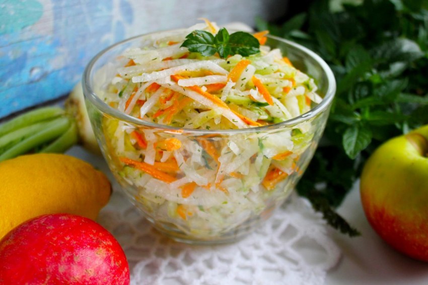 Дайкон с яблоком и морковью