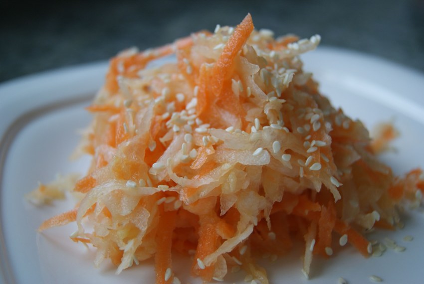 Салат из дайкона с морковью