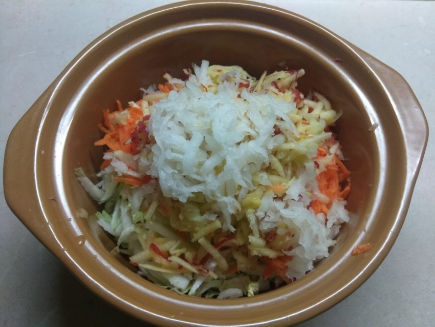 Салат с редькой и морковью