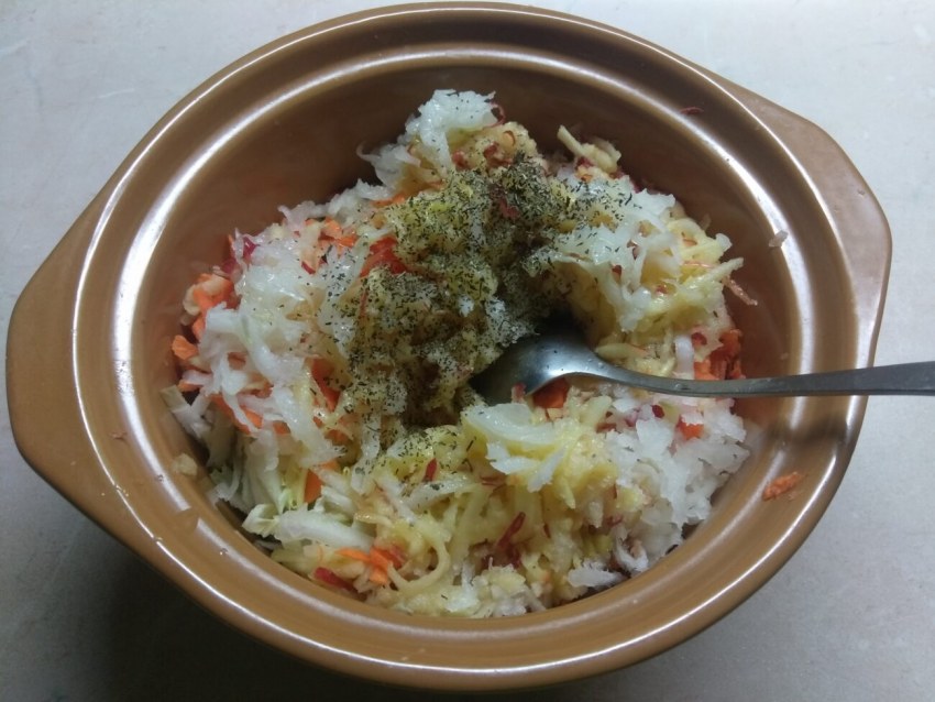 Салат нежный с курицей и огурцом