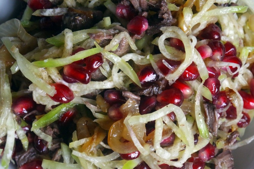 Салат с гранатом и говядиной