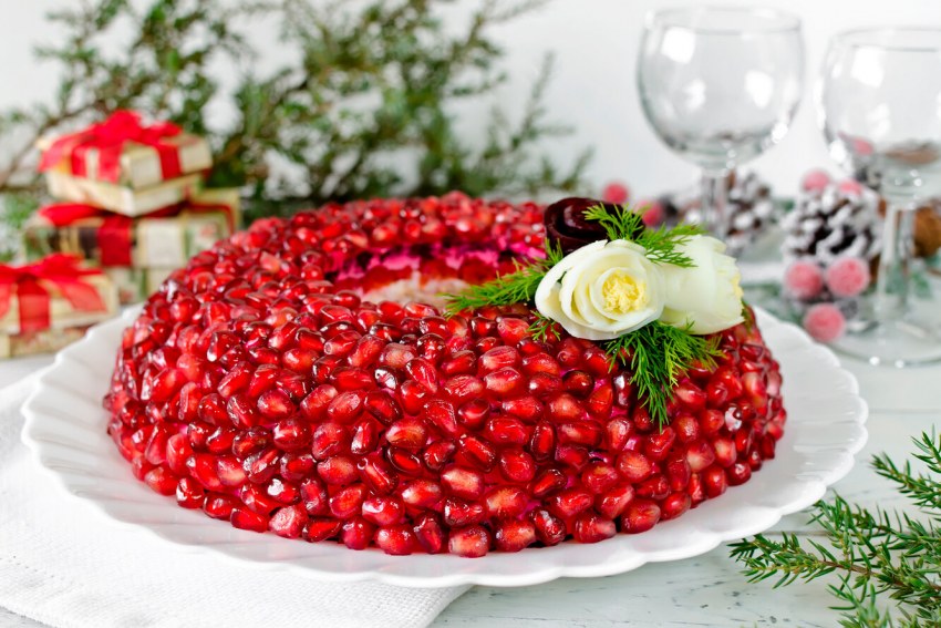 Салат с гранатом и грецким орехом