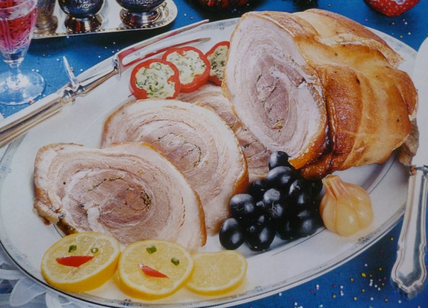 Фаршированный мясной рулет