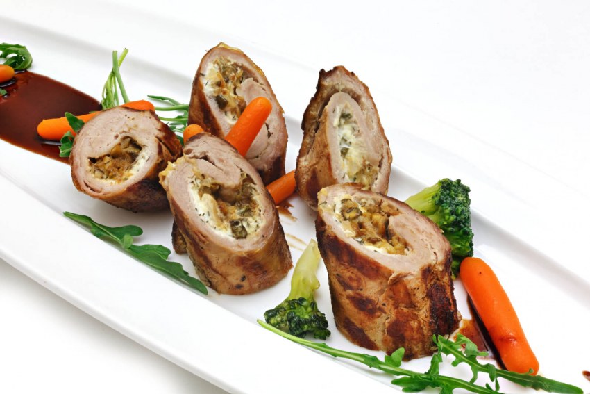 Фаршированный мясной рулет