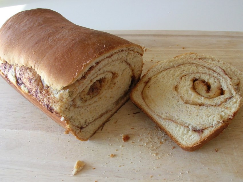 Рулетики с корицей и сахаром