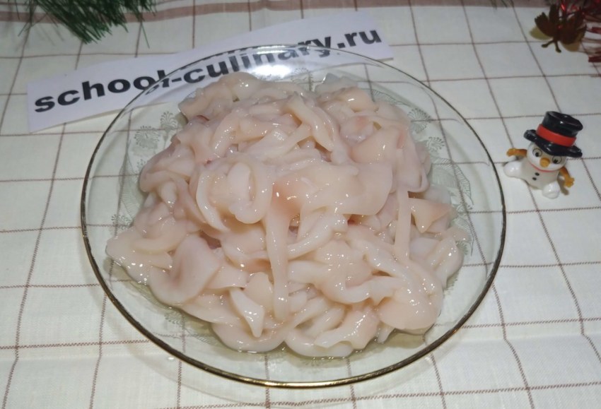 Салат с кальмарами и яйцом и огурцом