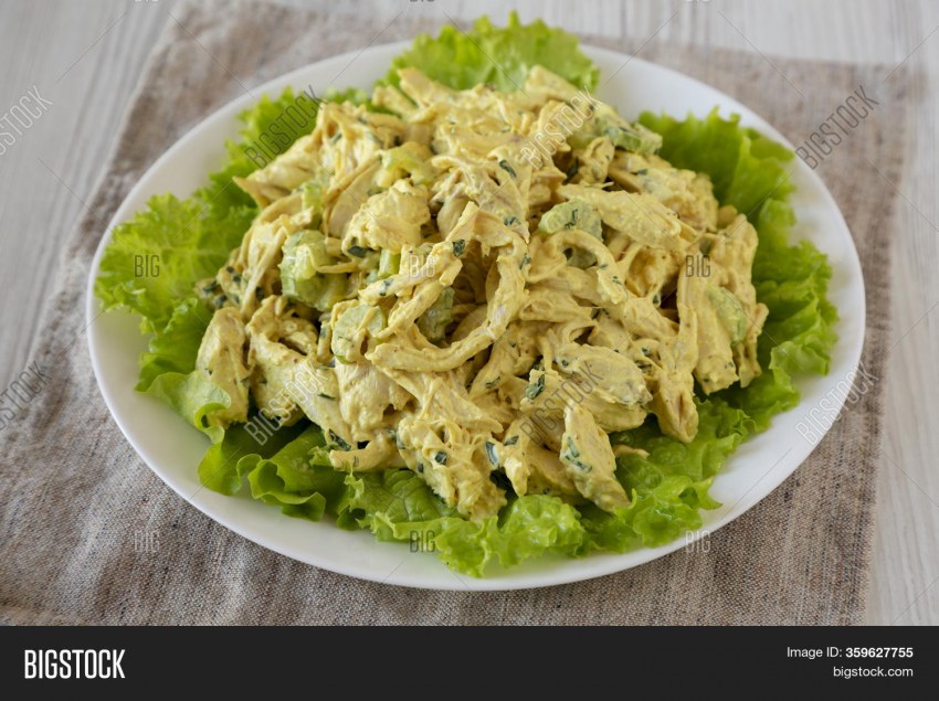 Салат с курицей и сельдереем