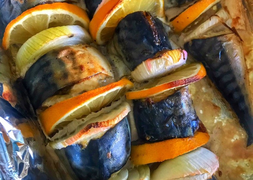 Скумбрия с зеленью