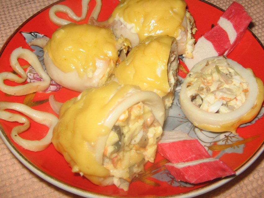 Шампиньоны фаршированные кальмарами