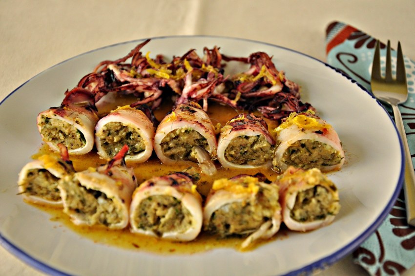 Кальмары фаршированные грибами