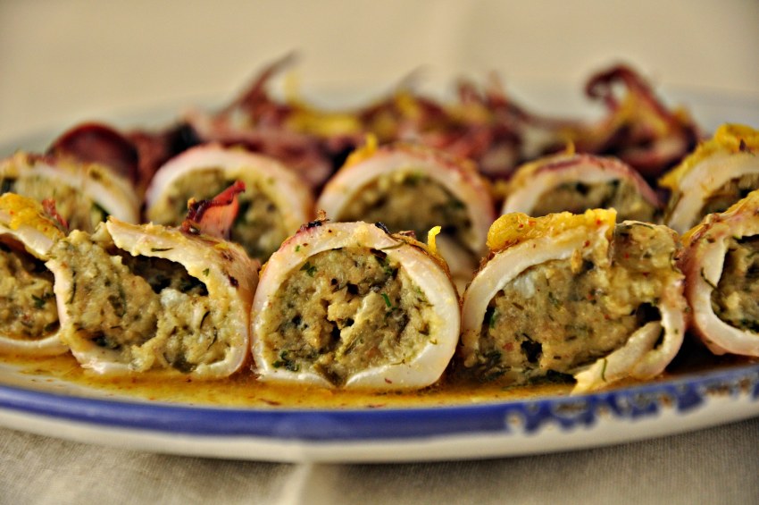 Шампиньоны фаршированные кальмарами