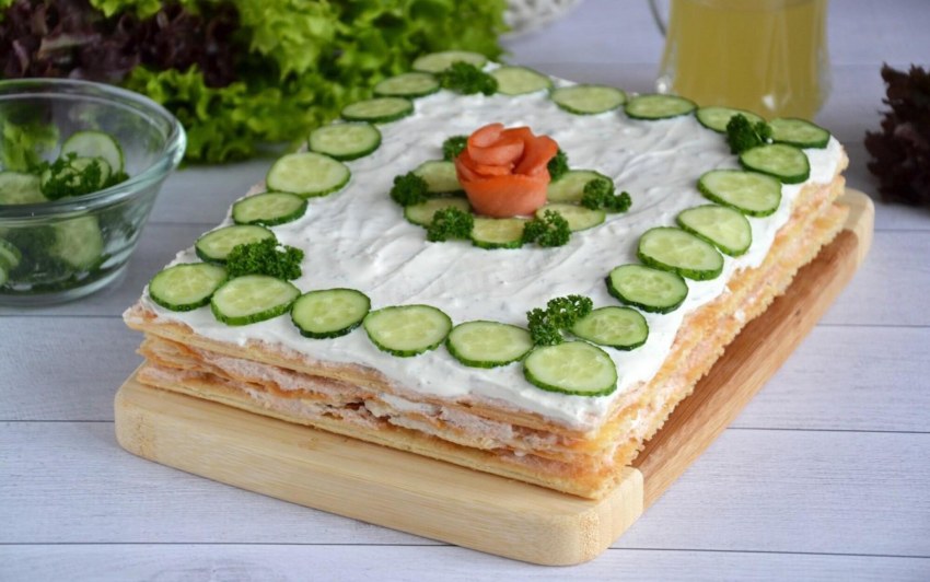 Рыбный пирог из коржей