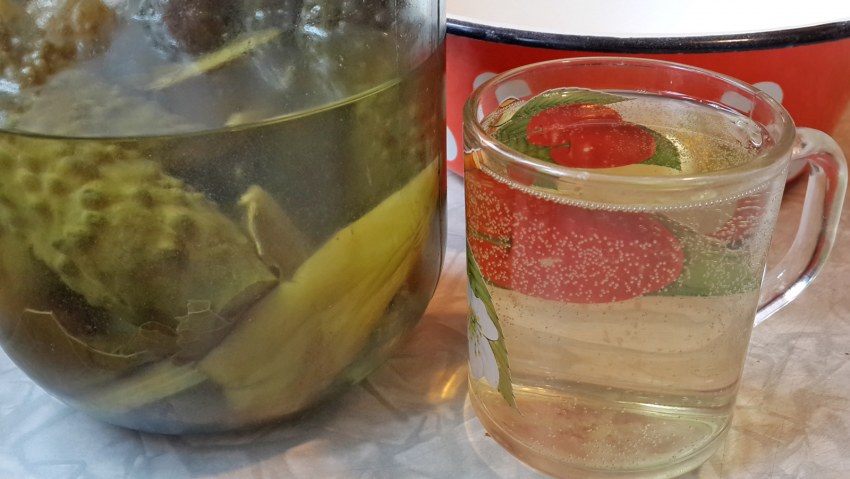 Банка с рассолом