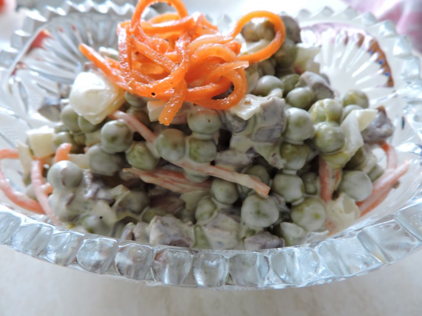 Салат с пекинской капустой и огурцом и яйцом