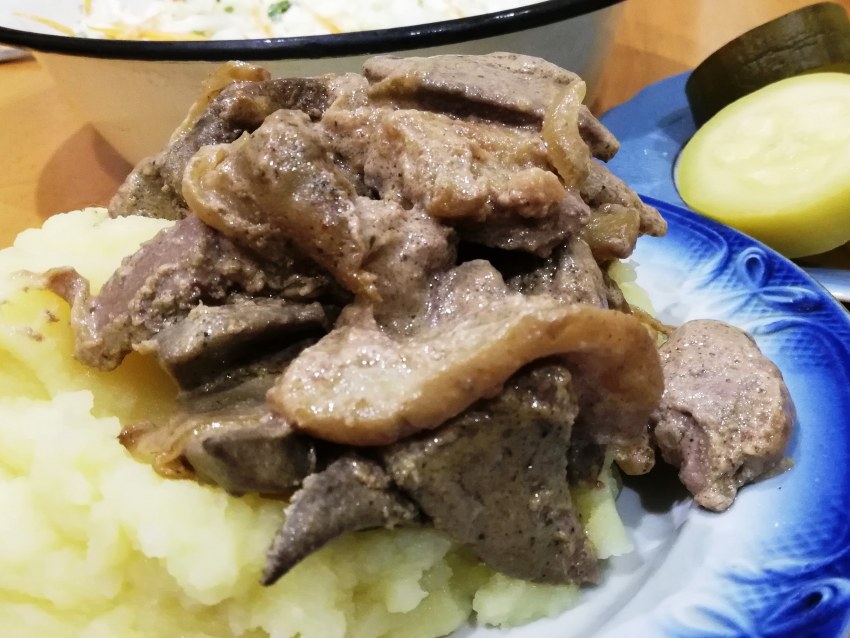 Печень куриная в сметанном соусе