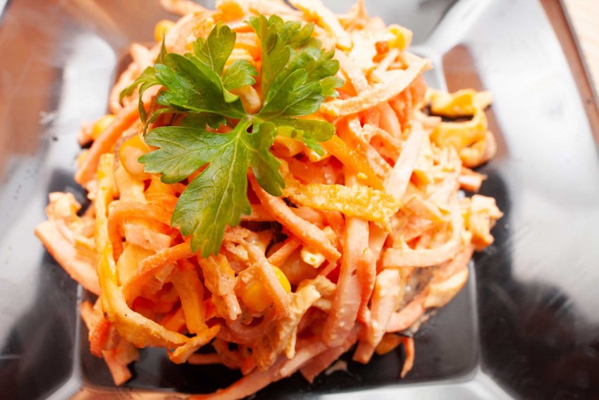 Салат с грибочками и корейской морковки