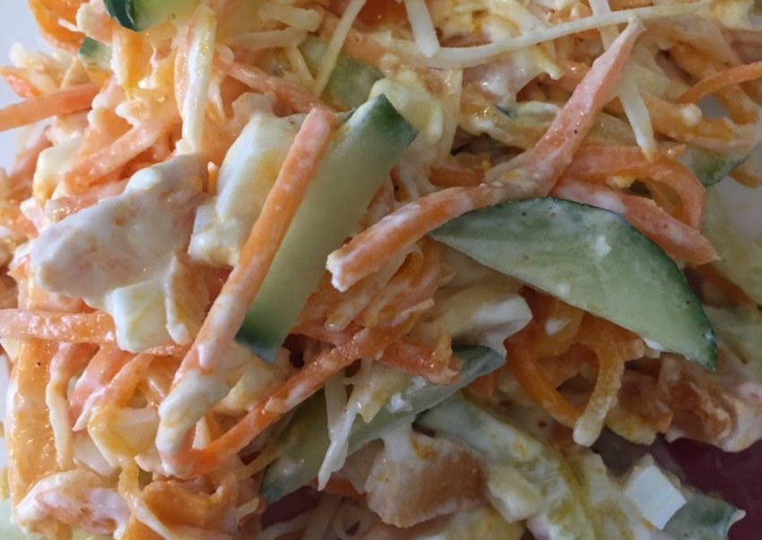 Салат из копчёной курицы с корейской морковкой и огурцом