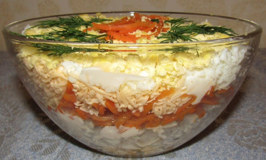 Салат с морковью по-корейски и копченой курицей