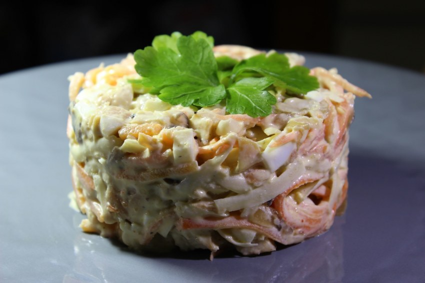 Салат Лисья шубка с корейской морковкой