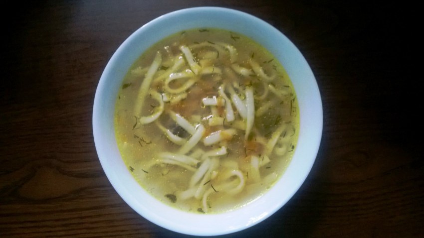Суп с вермишелью и курицей и горошком
