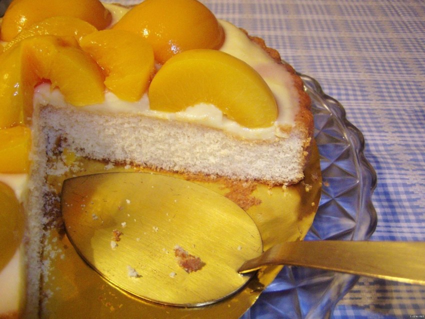 Салат с бурратой и персиками