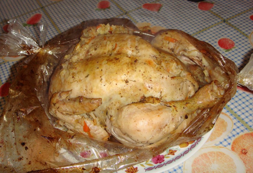 Фаршированная курица в рукаве