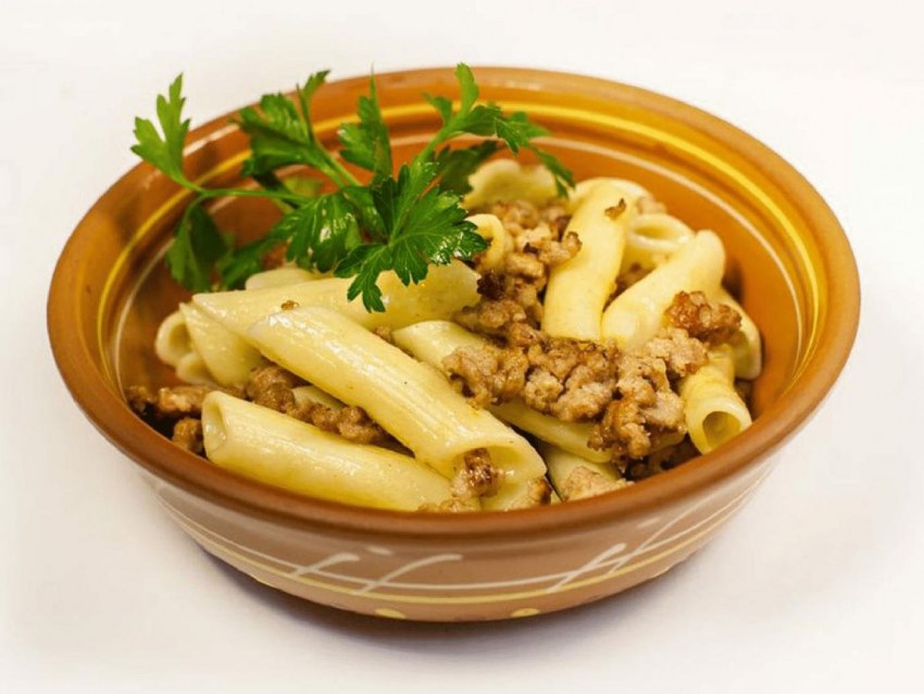 Макароны по-флотски с фаршем на сковороде